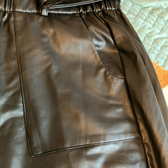 NEW black faux, leather pants with big front pockets & belt plus Size - Picture 6 of 7